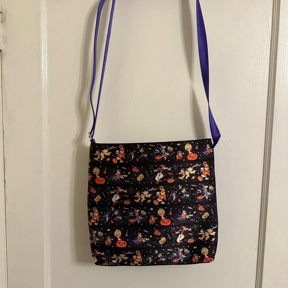 Disney Mickey & Friends Halloween Harveys Seatbelt Crossbody Bag - Picture 4 of 4